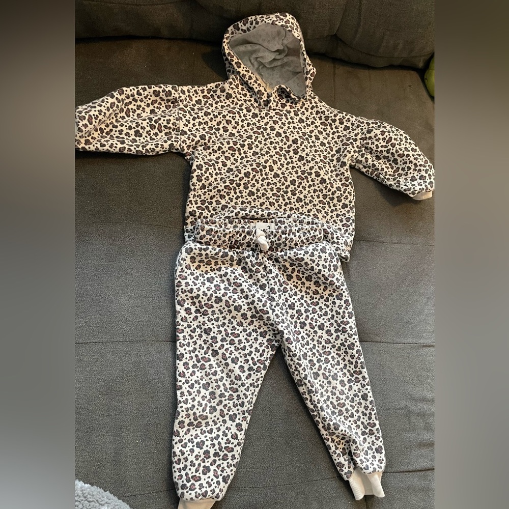 3T Cotton On Leopard Warm and Cozy Sweatshirt and Sweatpants Set